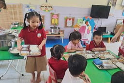 Bữa ăn khay (Tháng 10)