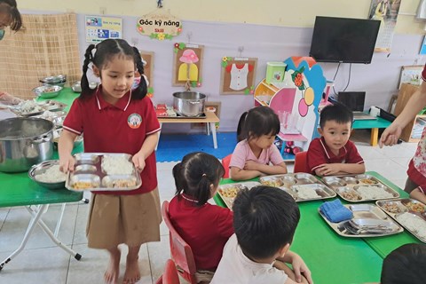 Bữa ăn khay (Tháng 10)